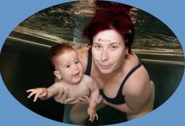 Andrea beim Babyschwimmen
