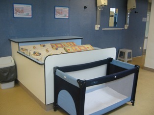 Babyschwimmen - Dbling - In den Garderoben ist gengend Platz und alles bereit fr kleine Schwimmer